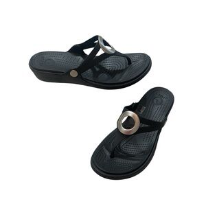 CROCS Sanrah Black and Silver Metallic Slip On Comfort Thong Sandals Women’s 9